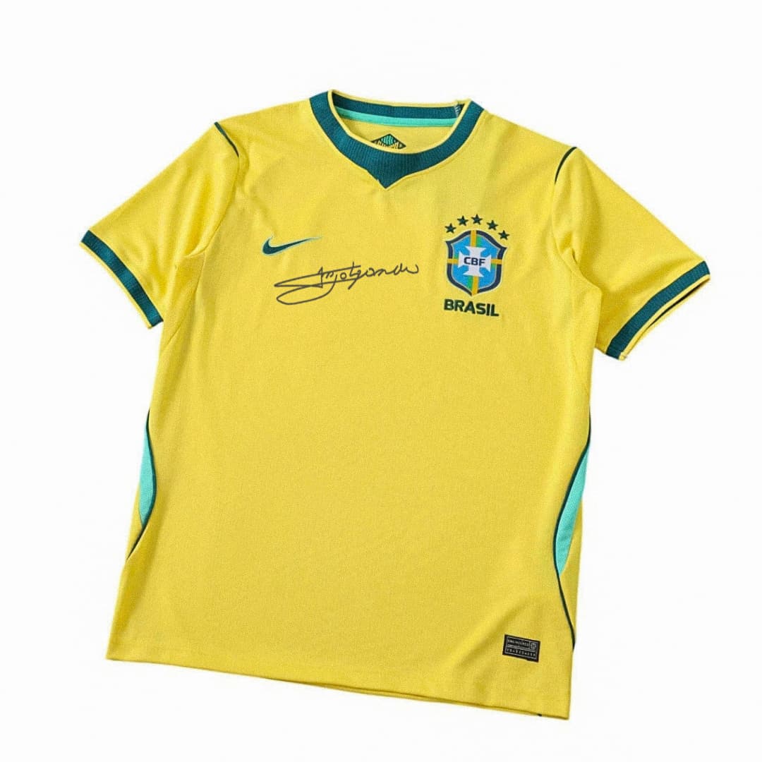 Camisa amarela da Seleção Brasileira 2026 autografada, vista frontal completa